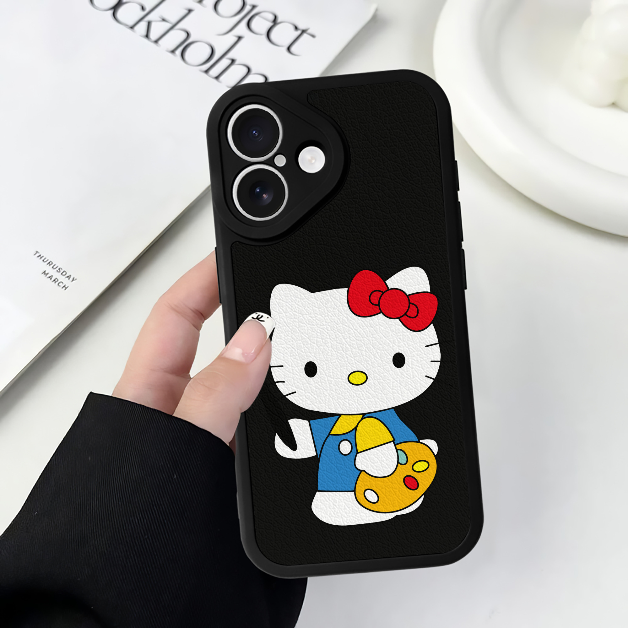 （画像用） Hello Kitty ハローキティ 【iPhone 16シリーズ対応】シリコンスマホケース（レザー調） 材質：シリコン